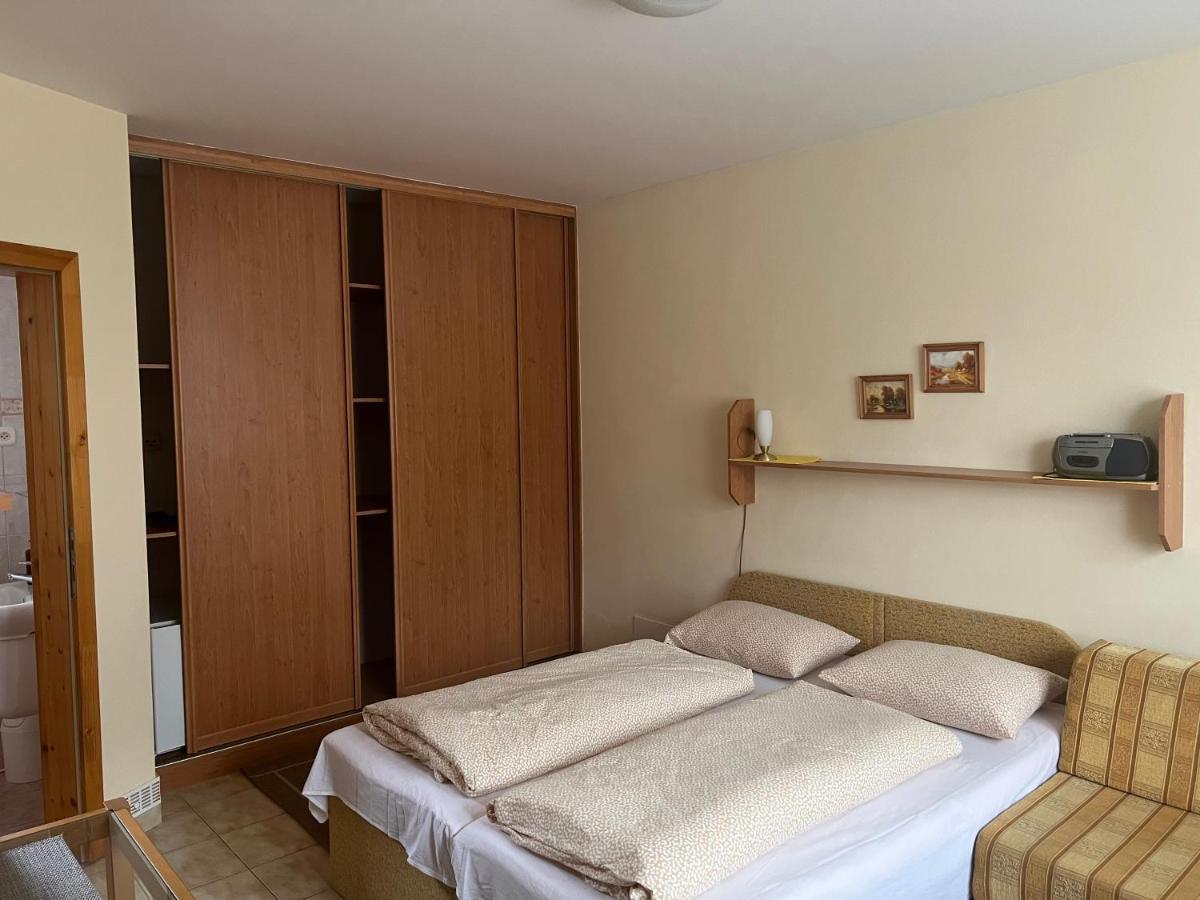 Privat Pekny Dvor Apartment ราเอตสเก เตปลิตเซ ภายนอก รูปภาพ
